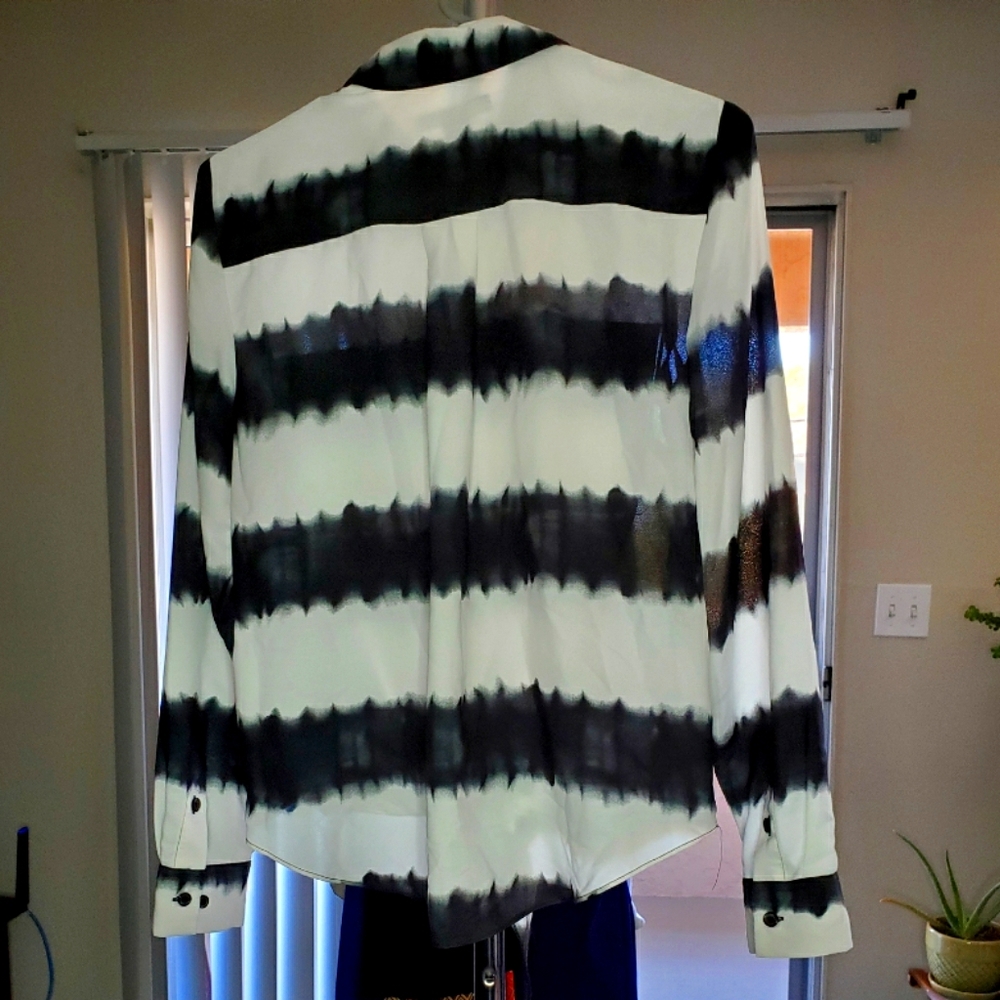 INC Button up - Picture 3 of 4
